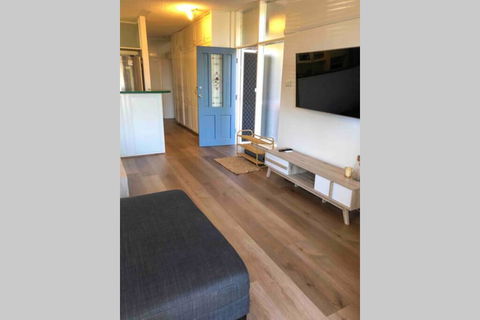 2 Bedroom, SHORT Walk To CBD,BEACH And DARBY ST - Holiday Jervis Bay 3