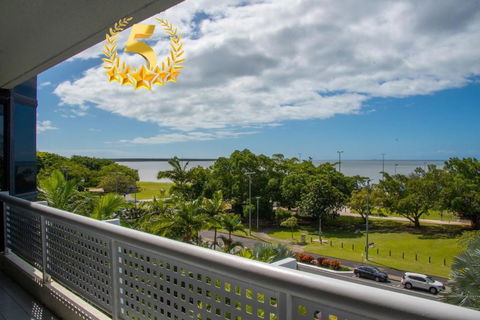 Cairns Luxury Waterview Apartment - Holiday Jervis Bay 1