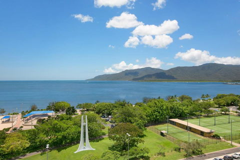 Cairns Ocean View Apartment - Holiday Jervis Bay 0