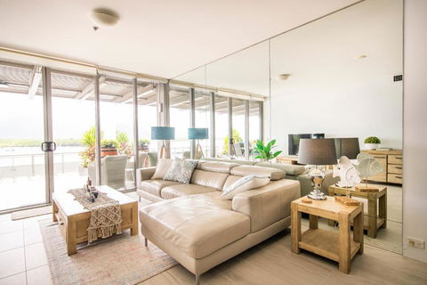 Cairns Waterfront Luxury At Harbourlights - Holiday Jervis Bay 4