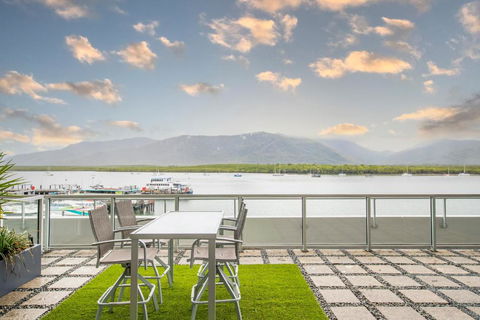 Cairns Waterfront Luxury At Harbourlights - Holiday Jervis Bay 2