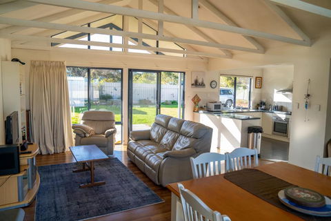 Campbell Casa - Holiday Jervis Bay 4