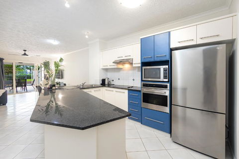 Cairns Esplanade 2BR Waterfront Apartment Sleeps 6 - Holiday Jervis Bay 2