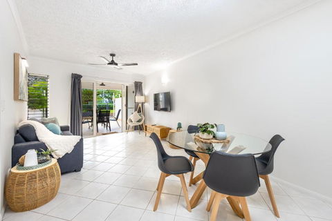 Cairns Esplanade 2BR Waterfront Apartment Sleeps 6 - Holiday Jervis Bay 0