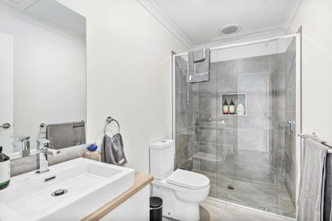 CASA EMEC- PETS WELCOME Luxury, Aircon, Walk To The Shops And Beach! Outdoor Shower And Garage Parking - Holiday Jervis Bay 4