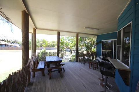 CASTAWAY BEACH HOUSE- NO Parties - NO Pets - Holiday Jervis Bay 3