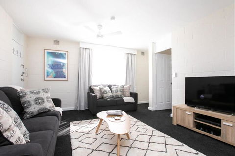 CBD Apartment By The Park: WiFi & Parking - Holiday Jervis Bay 0