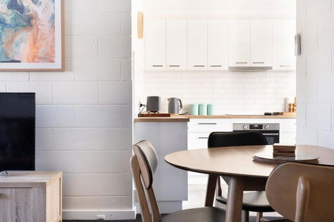 CBD Apartment By The Park: WiFi & Parking - Holiday Jervis Bay 1