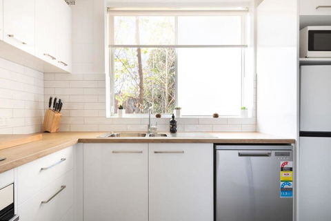 CBD Apartment By The Park: WiFi & Parking - Holiday Jervis Bay 3