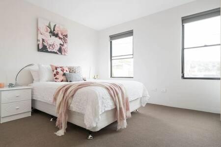 CBD Apartment With WiFi & Parking - Holiday Jervis Bay 1