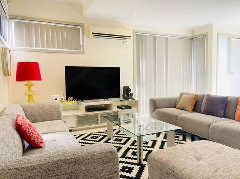 D104 Winston Fresh Fantastic - Holiday Jervis Bay 0