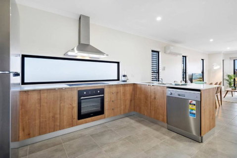 DAYDREAMING Airlie Beach, Water Views & Only 200m To Boardwalk. - Holiday Jervis Bay 4