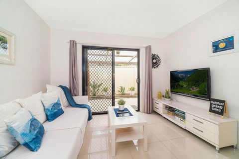 3 Bedroom Cozy And Quiet Holiday Home - Holiday Jervis Bay 1