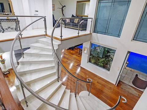 4.5 Million Dollar Dream Mansion In Surfers Paradise - Holiday Jervis Bay 0