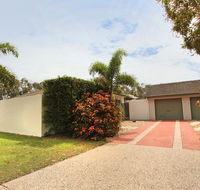 6 Petrie Ave Marcoola Pet Friendly Linen supplied - Holiday Jervis Bay