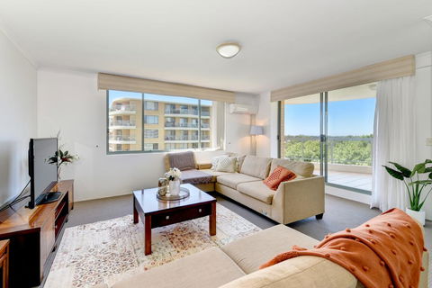 810 At The Plaza - Holiday Jervis Bay 3