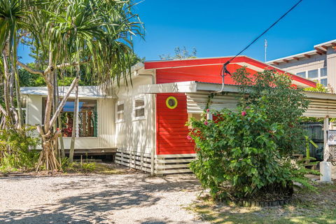 A SWEET ESCAPE - Beachcombers Cottage Beachfront - Holiday Jervis Bay 0