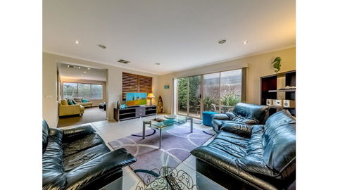 A TOUCH OF CLASS - PET FRIENDLY (OUTSIDE ONLY) - Holiday Jervis Bay 1