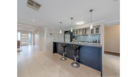 A TOUCH OF CLASS - PET FRIENDLY (OUTSIDE ONLY) - Holiday Jervis Bay 3