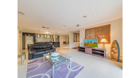 A TOUCH OF CLASS - PET FRIENDLY (OUTSIDE ONLY) - Holiday Jervis Bay 2