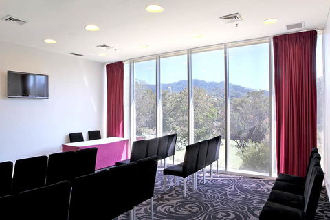 Absolute Beachfront Opal Cove Resort - Holiday Jervis Bay 3