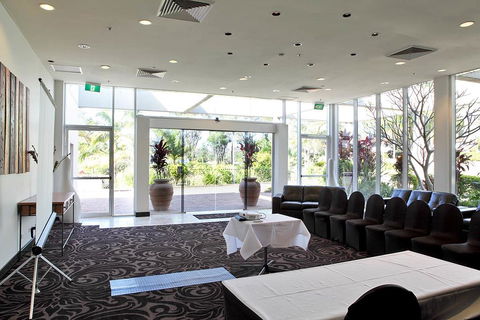 Absolute Beachfront Opal Cove Resort - Holiday Jervis Bay 2