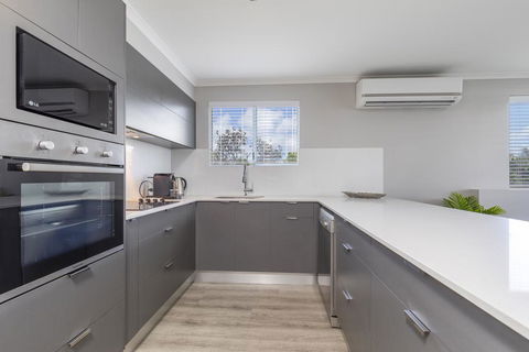 Absolute Beachfront Penthouse, Castaways Beach - Holiday Jervis Bay 3