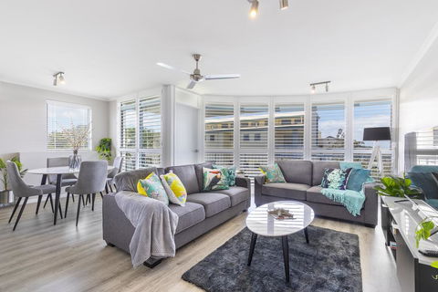 Absolute Beachfront Penthouse, Castaways Beach - Holiday Jervis Bay 0