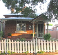 Acacia Cottage on Peel Bathurst - Holiday Jervis Bay