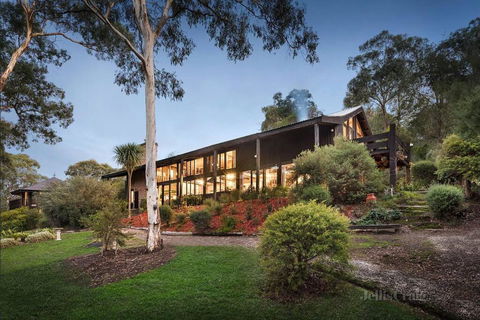 Diskin House Mt Pleasant Rd, Eltham For 16 Guests - Holiday Jervis Bay 0