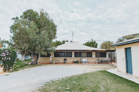 Dongara Hotel Motel - Holiday Jervis Bay 1