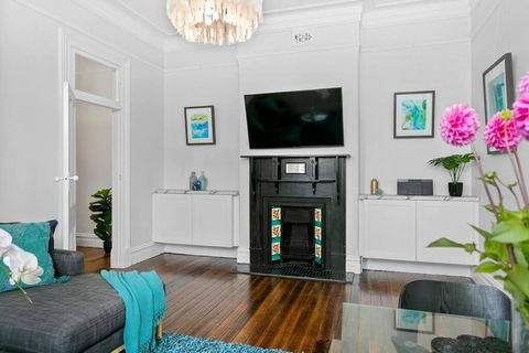 EDW19 - Stylish 2-Bed, 2-Bath Townhose In Drummoyne - Holiday Jervis Bay 2