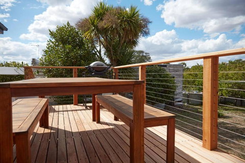 Enjoy A Renovated Retreat With Outdoor Bath - Holiday Jervis Bay 1