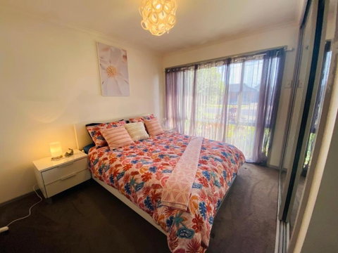 ENTIRE HOME IN WERRIBEE,BEST POSSIBLE LOCATION YOU CAN FIND - Holiday Jervis Bay 4
