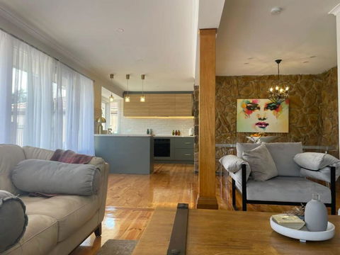 Evies White House Oasis I Pool & Close To Airport - Holiday Jervis Bay 2