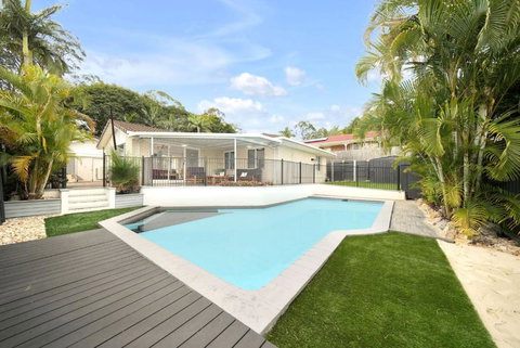 Family Escape Serene Oasis With Pool And AC - Holiday Jervis Bay 0
