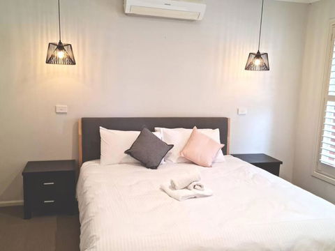 Generous 4 Bedroom Home Close To Park And Shops - Holiday Jervis Bay 0