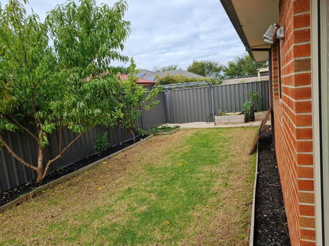 Generous 4 Bedroom Home Close To Park And Shops - Holiday Jervis Bay 1