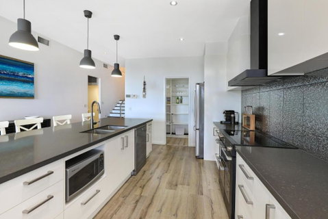GEORGE8- THE ULTIMATE, FAMILY BEACH HOUSE! - Holiday Jervis Bay 4
