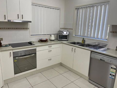 Georgina Townhouse - Holiday Jervis Bay 2