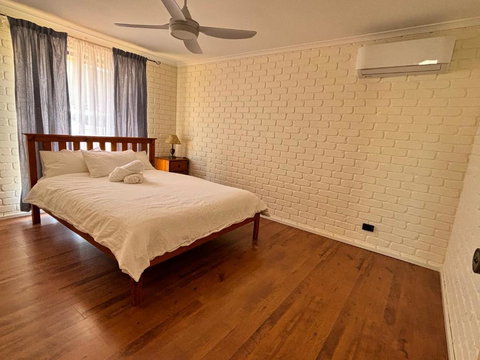 Golden Sunset-Shark Bay Denham - Holiday Jervis Bay 3