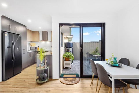 Guildford Family Hideaway - Holiday Jervis Bay 1