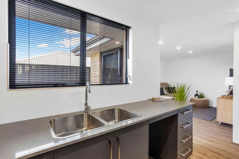 Guildford Family Hideaway - Holiday Jervis Bay 3