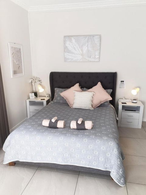 GUESTHOUSE On REGENT Bed & Breakfast - Holiday Jervis Bay 0