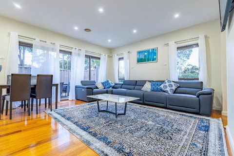 Hidden Gem - 3 Bedroom Townhouse In Heidelberg West - Holiday Jervis Bay 2