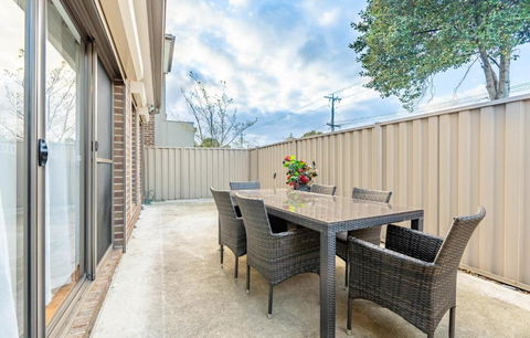 Hidden Gem - 3 Bedroom Townhouse In Heidelberg West - Holiday Jervis Bay 1