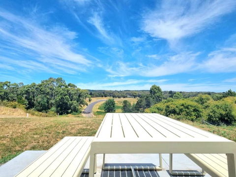 Hilltop Retreat Creswick - Holiday Jervis Bay 0