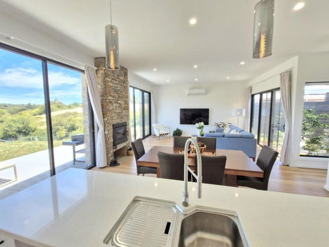 Hilltop Retreat Creswick - Holiday Jervis Bay 1