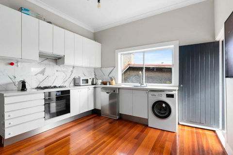 Huge Harbour View Apartment In Historic Home - Holiday Jervis Bay 3