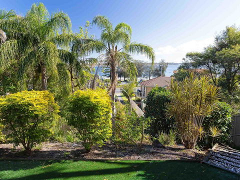 Aislinn' 3/273 Corrie Parade - Air Con, Water Views, BBQ - Holiday Jervis Bay 3